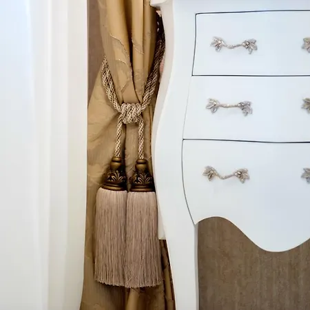 Vila Boutique Princess Of Transylvania *